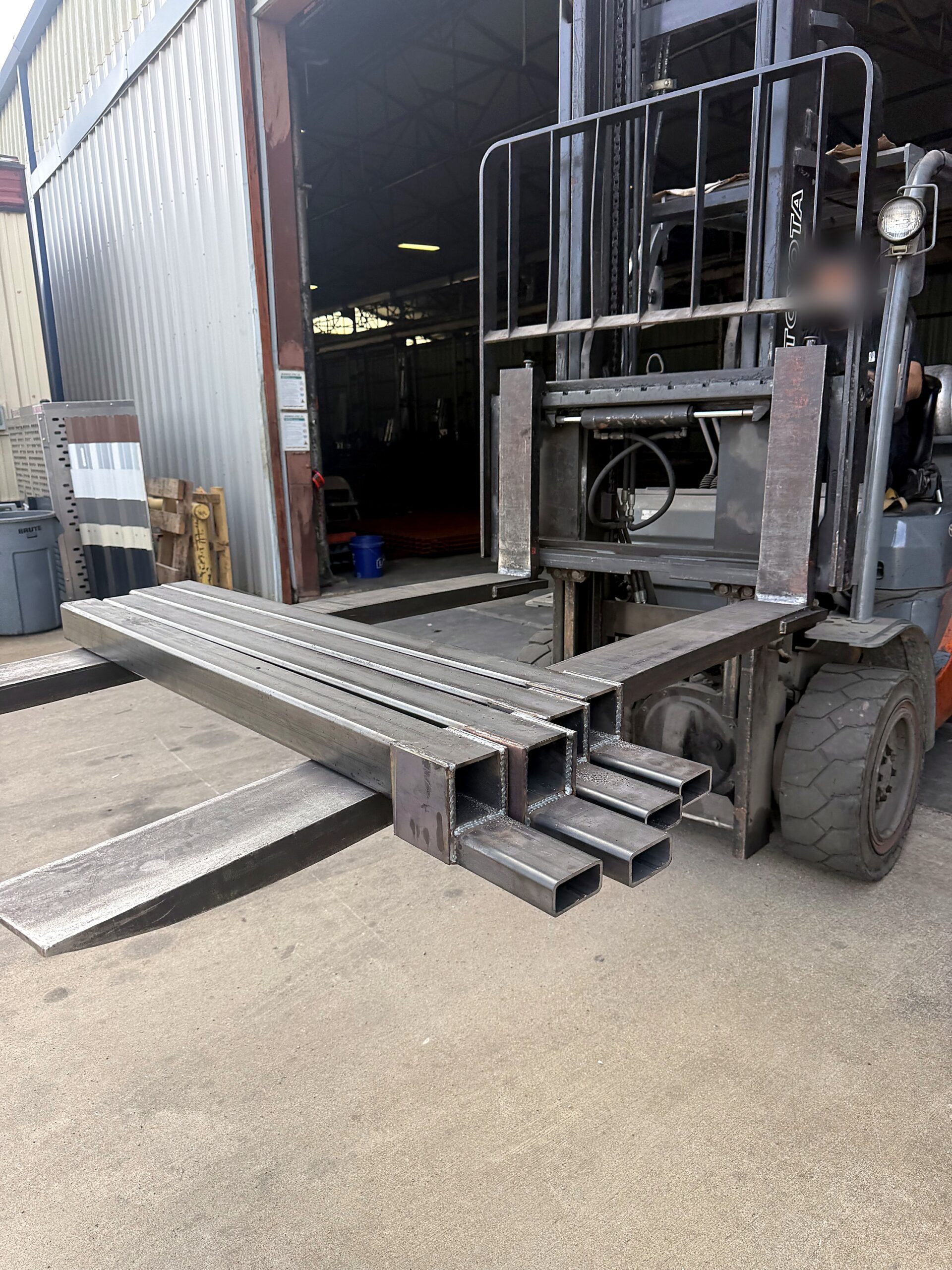 Estaca para Tubo Reforzada 3"x3" — Entra en el Bolsillo Estándar - Imagen 10