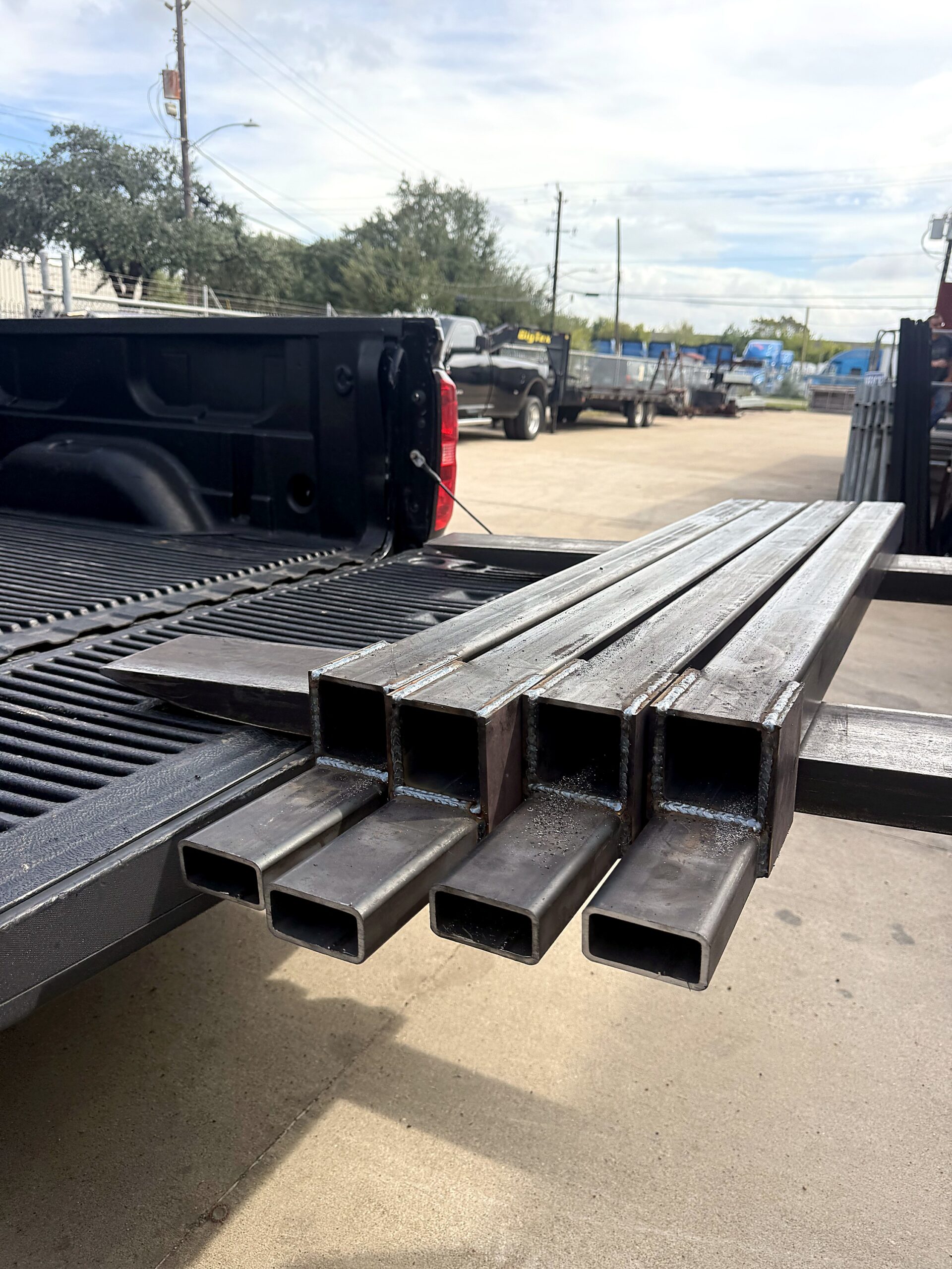 Estaca para Tubo Reforzada 3"x3" — Entra en el Bolsillo Estándar - Imagen 2
