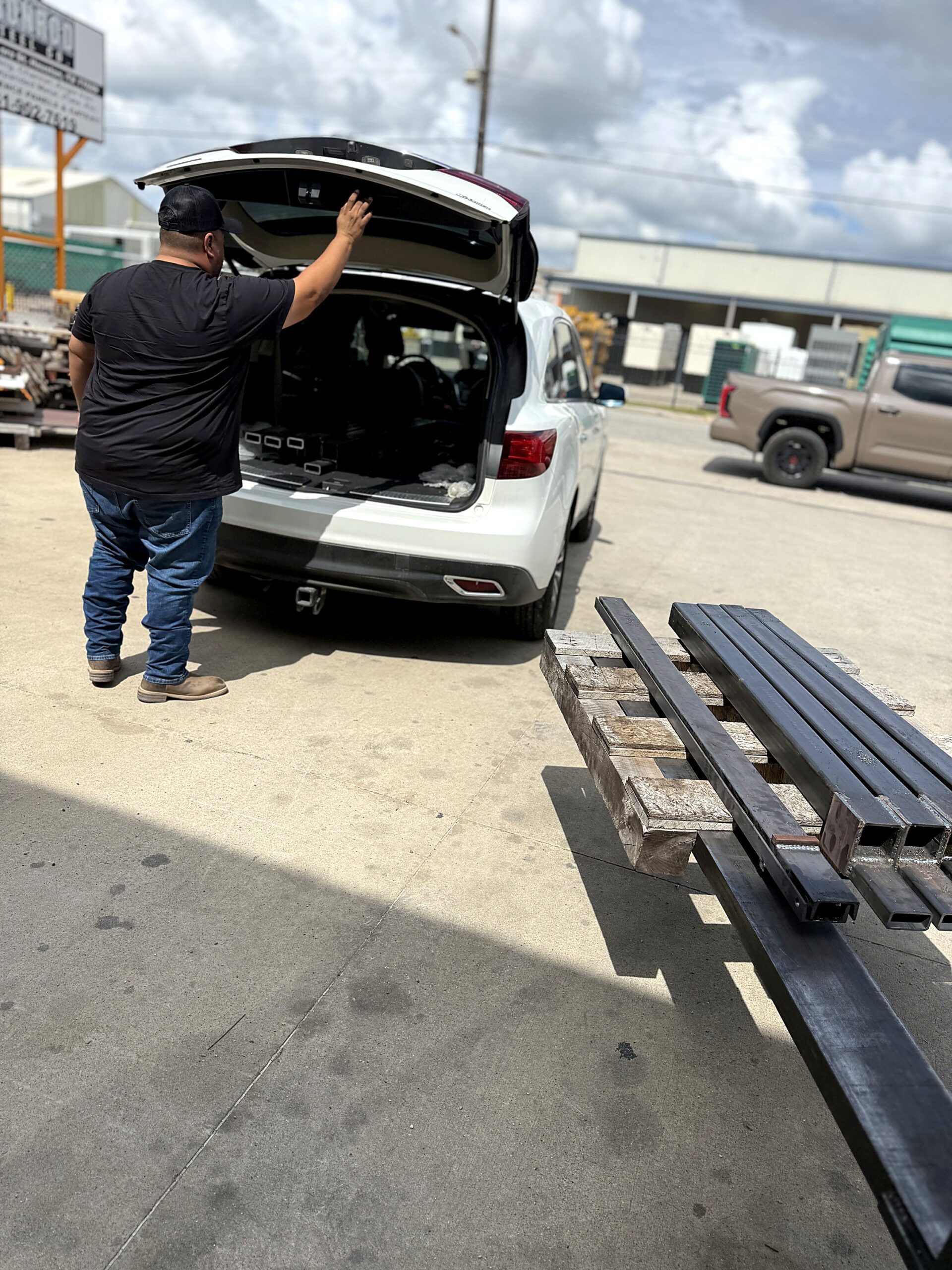 Estaca para Tubo Reforzada 3"x3" — Entra en el Bolsillo Estándar - Imagen 11